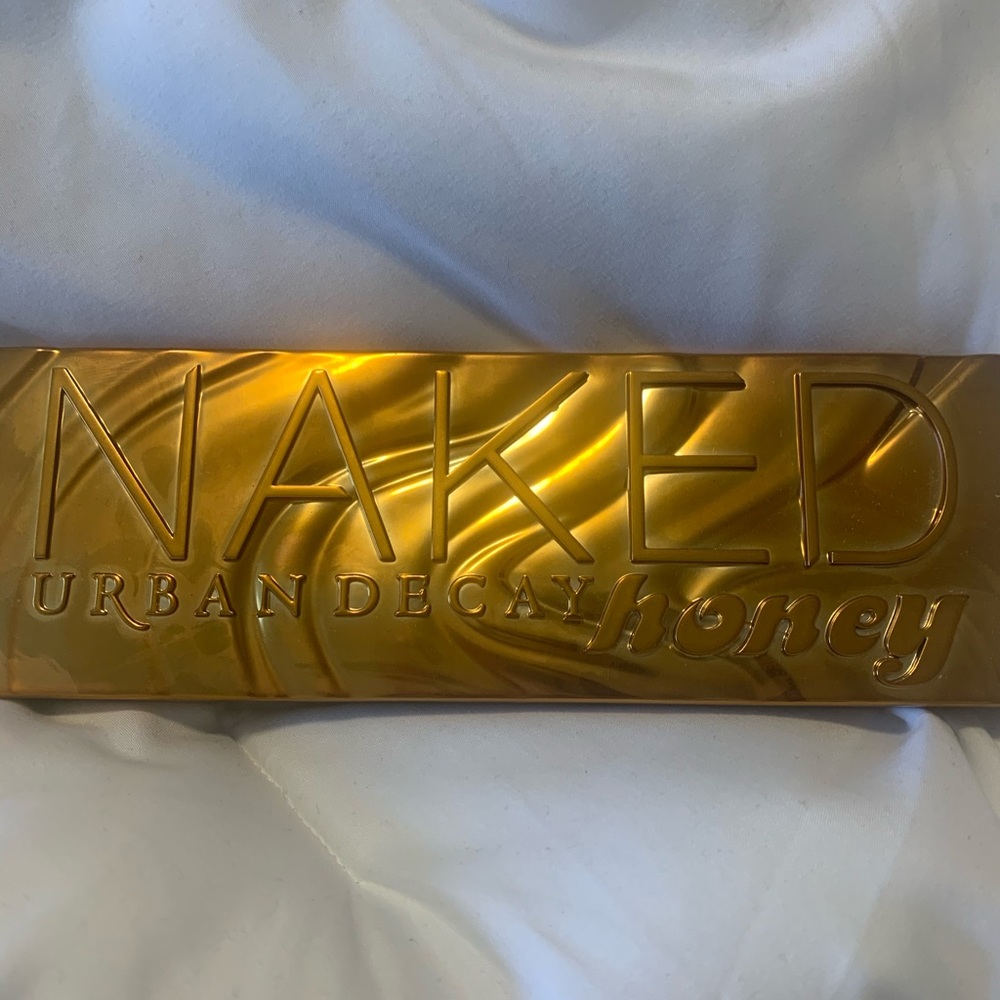 LIKE NEW! used 2 times. Urban Decay Naked palette